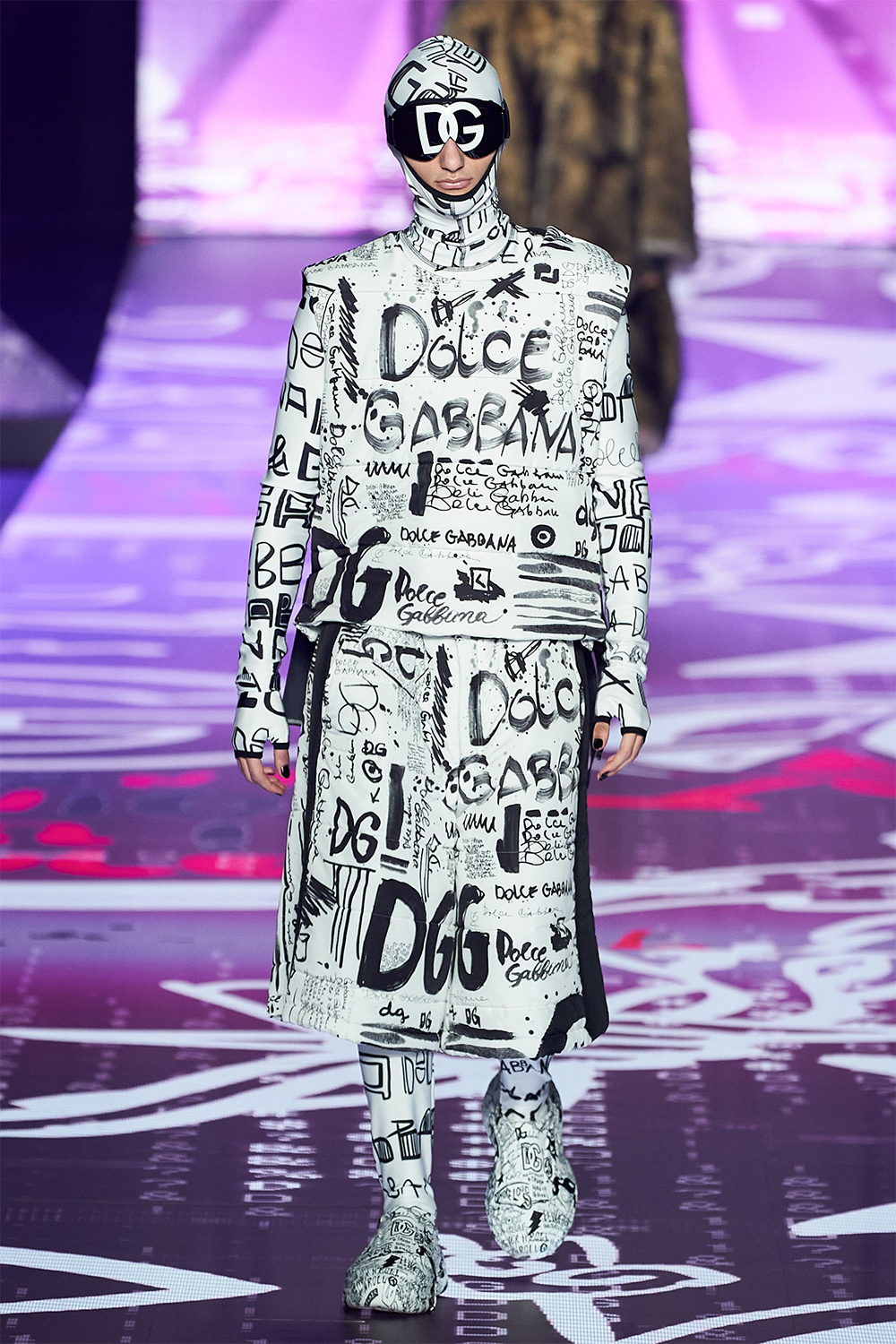 Гламур болон рок хэв маяг нэг дор: Dolce & Gabbana брэндийн намар-өвөл 2022 цуглуулга (фото 35)