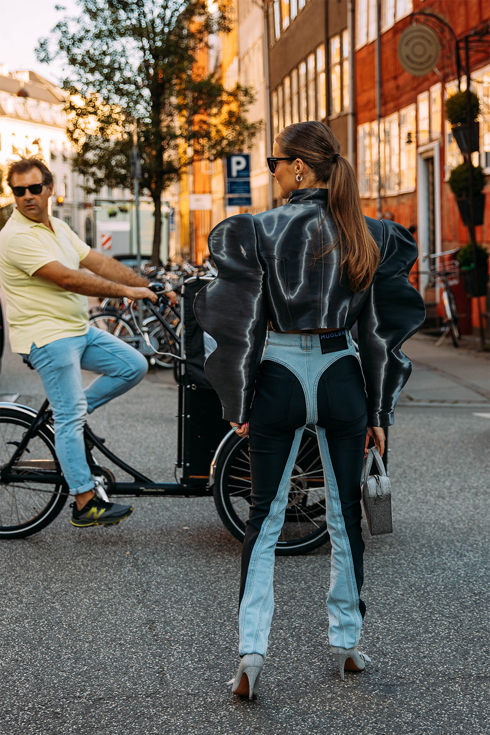 Street style дуран: Копенхагены загварын долоо хоног, хавар-зун 2023 (фото 52)