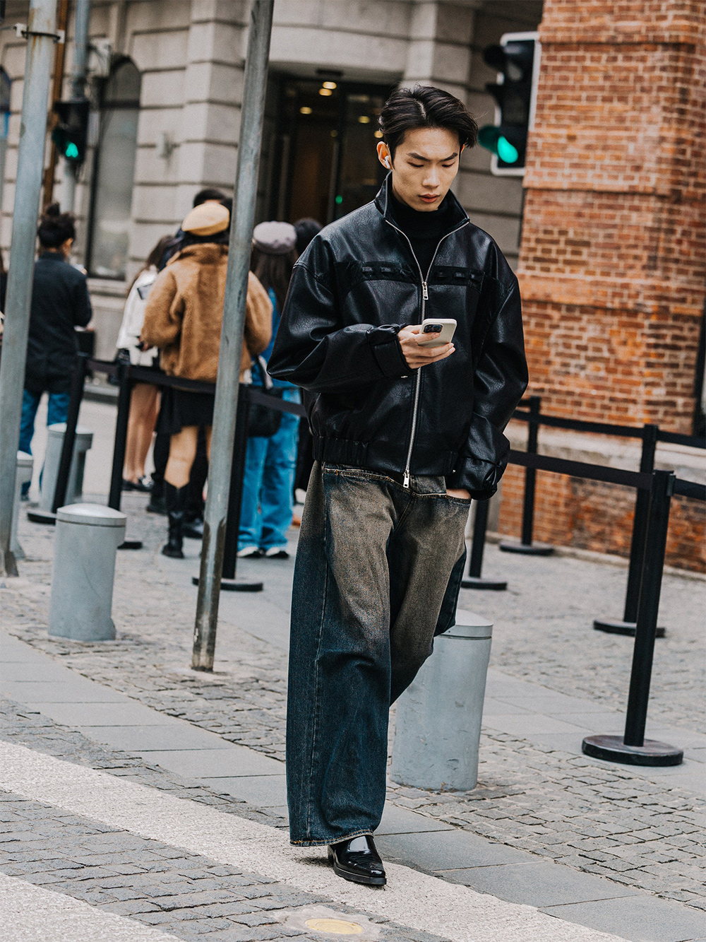 Шанхай хотын залуучууд яаж хувцасладаг вэ?: Шилдэг street style төрхүүд (фото 22)
