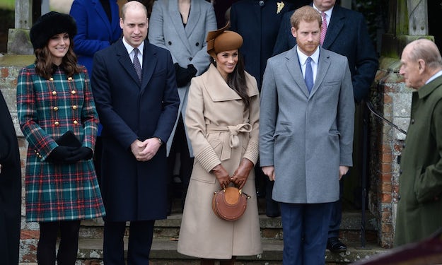 Их Британийн хатан хааны гэр бүлийн зул сарын баярын зургууд цацагдлаа (фото 6)