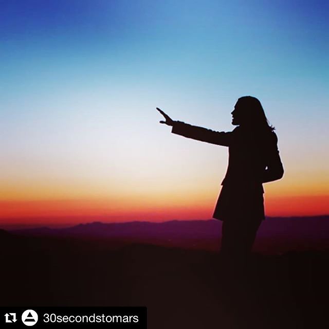 #Repost @30secondstomars・・・Lost in the #CityOfAngels, down in the comfort of strangers I found myself in the fire-burned hills  the land of a billion lights. — #LinkInBio #tbt #losangeles #la #throwbackthursday