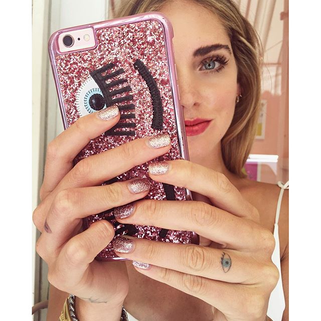 Glitter Iphone cover, glitter nails (and blue eyes)   #AmericanDays