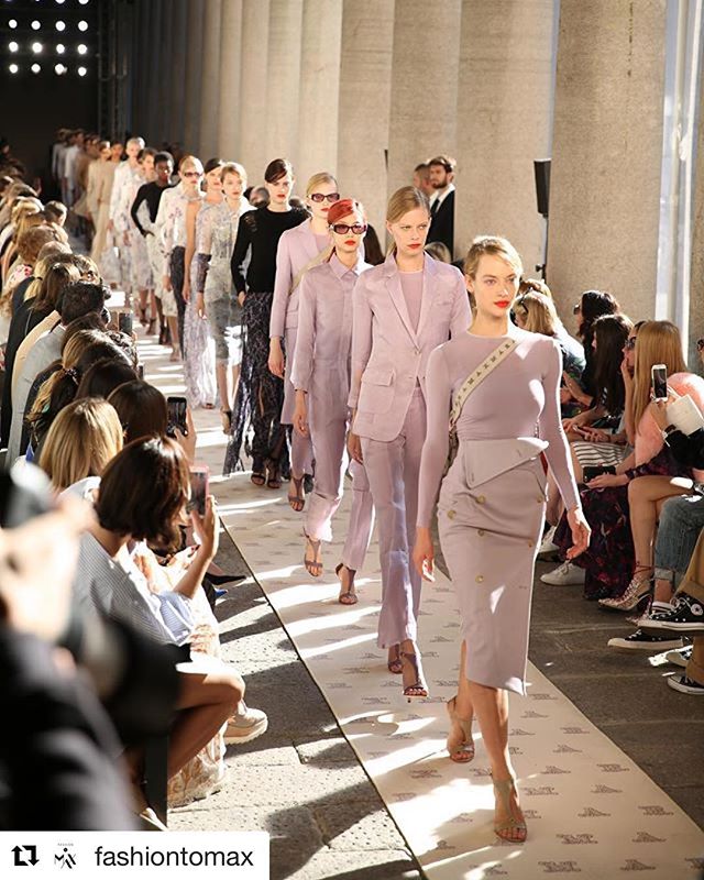 #Repost @fashiontomax (@get_repost)
   
@maxmara fully embraced everything spring with this collection, from lavender suits to floral prints.
#MaxMaraSS18 #MFW Photo by @justinnunezstudio x FASHIONTOMAX.COM