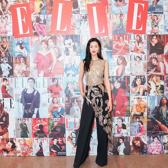 Celebrating the 10th anniversary of the @ellechina Style Awards! Congratulations to the whole team   
Can you spy me in the background, too?  