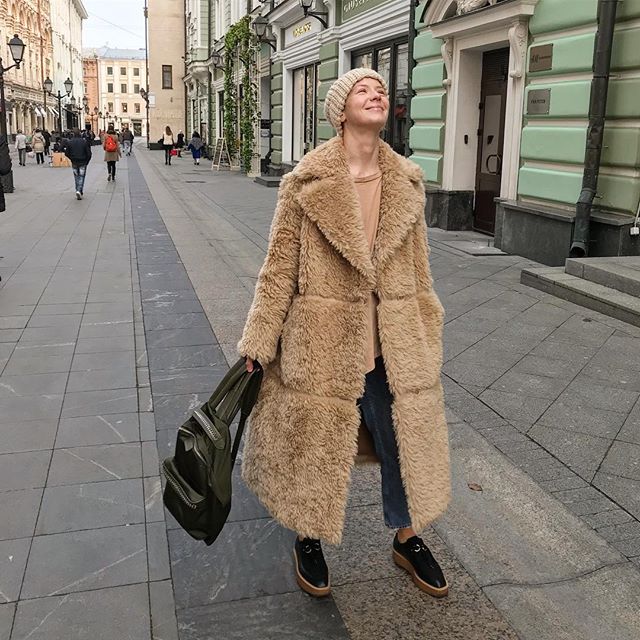 I am always more then happy when I can pull out the TOTAL NO REAL LEATHER/FUR look! Me wearing my own VIKA GAZINSKAYA mohair fur coat, Stella McCartney non-leather boots and a back-pack! @vikagazinskaya_official_moscow @stellamccartney #noanimalswereharmed #ecoleather #evofur