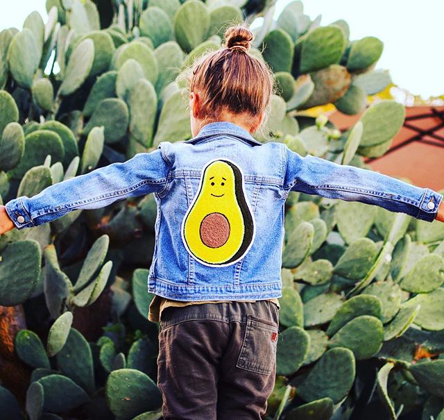 The original denim jacket has added edge to any style and became synonymous with Americana culture. The Tot has collaborated with Levi s and L.A. multimedia artist, Alex Israel, to produce one of a kind exclusive children s denim jackets. Each features the hand-sewn oversize avocado chenille patch and is hand-signed by Alex Israel with an edition number.
100% of the proceeds from the Levi s Alex Israel-designed jackets will go to to charity:
amfAR s TREAT Asia s Pediatric HIV Program @thetot @levis