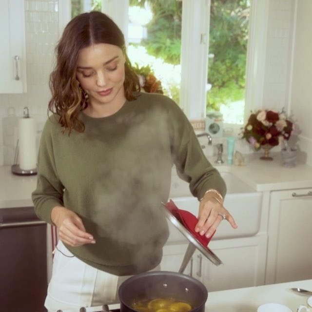 I m so excited the holidays are near! I shared 2 of my favorite healthy holiday recipes with @royalalbertengland - hot apple cider & oatmeal cookies  (tap link in bio for full video & recipe breakdown)     