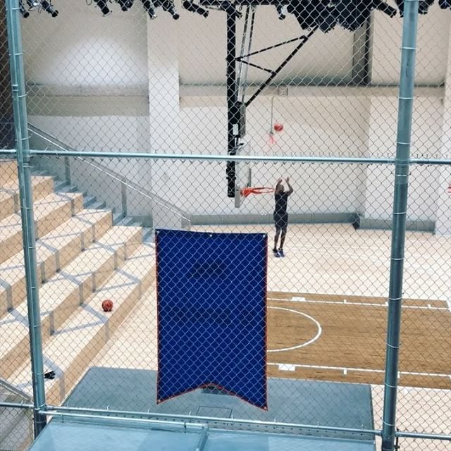 NIKE super cool New York Headquarters, huge basketball court any time you want to play, free food, recycled materials all the way through giant office space from furniture to ceilings, grand swoosh outside looking at Empire State Building any time you want to throw a think tank there, sneakers made of recycled leather and in Collab with Virgil @virgilabloh @off____white thank you for having me guys      @nike