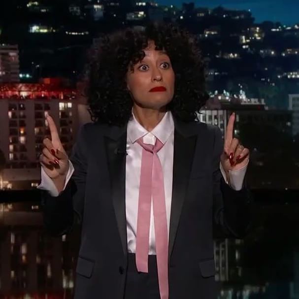 @TraceeEllisRoss teaches men what not to do with their hands... #TheHandsyMan