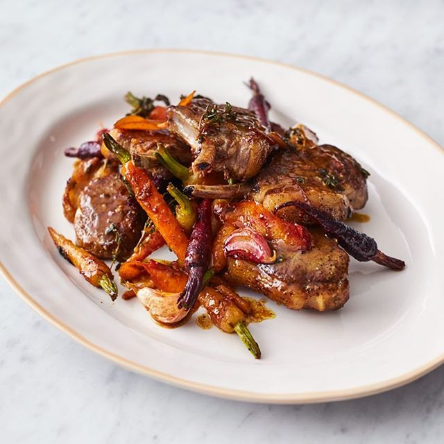 These sticky orange-glazed lamb chops could be just what you need for this stay home #sunday - recipe on the link in bio #buro247singapore