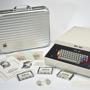 Apple-ын анхны компьютер асар өндөр үнээр худалдаалагдлаа Apple-ын анхны компьютер асар өндөр үнээр худалдаалагдлаа