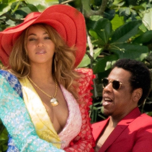 Бейонсе ба Jay-Z нар өөрсдийн хувийн зургуудаас бүрдсэн ном гаргалаа Бейонсе ба Jay-Z нар өөрсдийн хувийн зургуудаас бүрдсэн ном гаргалаа