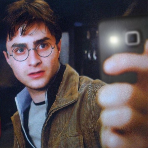 Snapchat апп ид шид заадаг "Харри Поттер" гэх шинэ фильтр танилцуулжээ Snapchat апп ид шид заадаг "Харри Поттер" гэх шинэ фильтр танилцуулжээ