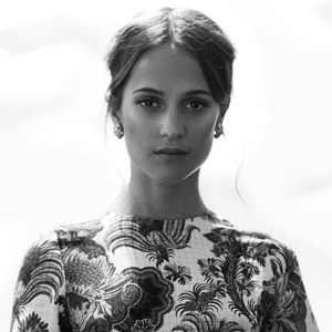 Бюро 24/7 ярилцлага: Алисия Викандер Tomb Raider киноны Лара Крофтын дүрийг бүтээсэн тухай ярьж, тачаангуй байдал гэж юу болохыг тодорхойллоо Бюро 24/7 ярилцлага: Алисия Викандер Tomb Raider киноны Лара Крофтын дүрийг бүтээсэн тухай ярьж, тачаангуй байдал гэж юу болохыг тодорхойллоо
