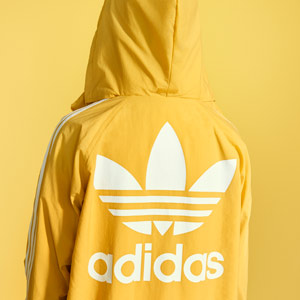 Adidas Originals 1970-аад оны домогт adicolor цувралаа эргэн сэргээж байна Adidas Originals 1970-аад оны домогт adicolor цувралаа эргэн сэргээж байна