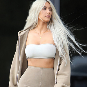 Ким Кардашьян Yeezy Season 6 цуглуулгын шинэ загваруудаар нууцхан гоёж байжээ Ким Кардашьян Yeezy Season 6 цуглуулгын шинэ загваруудаар нууцхан гоёж байжээ