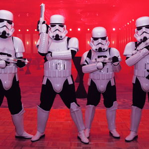 Star Wars Halloween Party: Үдэшлэгийн зочид Star Wars Halloween Party: Үдэшлэгийн зочид