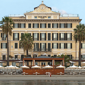 Италид тавтай морилъё гэвэл: Алассио хотын Grand Hotel Alassio зочид буудал