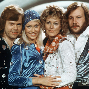 Домогт ABBA хамтлаг виртуал аялан тоглолт хийнэ