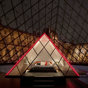 Airbnb компани Луврын музейд хонох боломжийг олгож байна