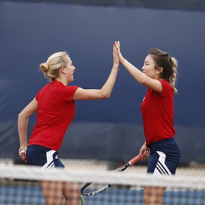 Талбайн теннис: Бүх биеийн булчинг нэгэн зэрэг ажиллуулдаг спорт