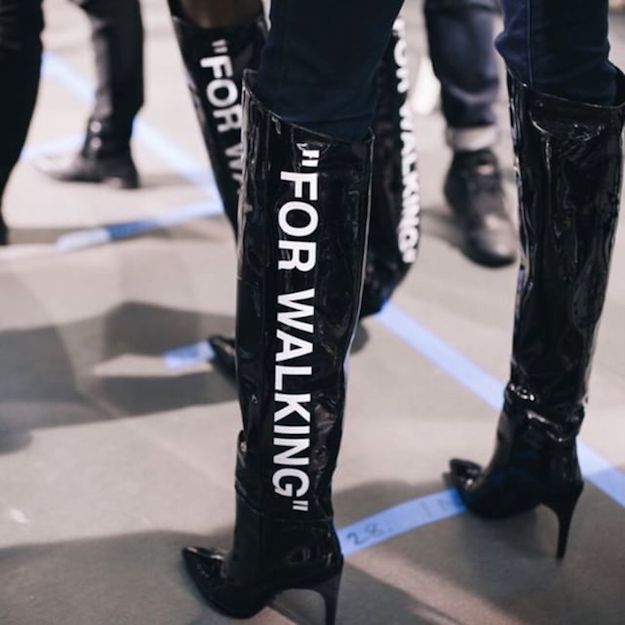 Шоппинг жагсаалт: “Алхахад зориулагдсан” Off-White брэндийн түрийтэй гутал Шоппинг жагсаалт: “Алхахад зориулагдсан” Off-White брэндийн түрийтэй гутал