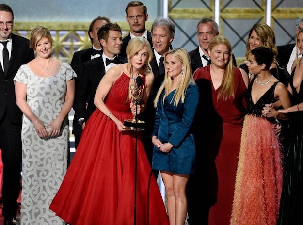 Emmy Awards 2017 шагнал гардуулах ёслолын ялагчид тодорлоо Emmy Awards 2017 шагнал гардуулах ёслолын ялагчид тодорлоо