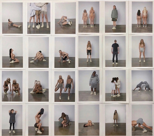 Канье Уэст Yeezy 500 Supermoon Yellow пүүзээ хэрхэн загварчилж өмсөхийг харууллаа Канье Уэст Yeezy 500 Supermoon Yellow пүүзээ хэрхэн загварчилж өмсөхийг харууллаа
