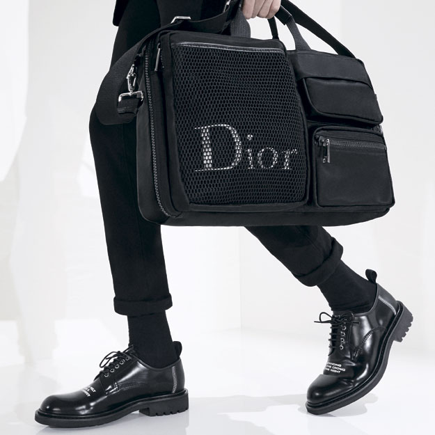 Dior эрэгтэй цүнхний цуглуулга гаргалаа Dior эрэгтэй цүнхний цуглуулга гаргалаа