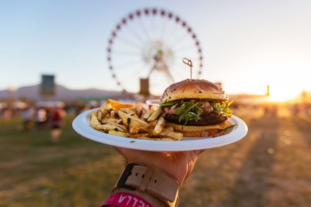 Coachella 2018 хөгжмийн наадам дээр худалдаалагдах амтат хоолнууд Coachella 2018 хөгжмийн наадам дээр худалдаалагдах амтат хоолнууд
