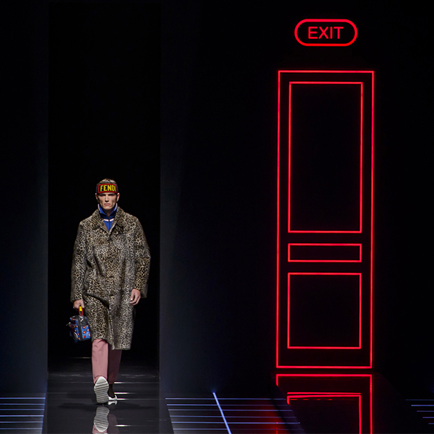 Миланы эрэгтэй загварын долоо хоног: Fendi, намар-өвөл 2017 Миланы эрэгтэй загварын долоо хоног: Fendi, намар-өвөл 2017