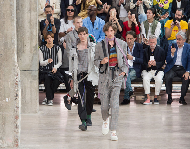 Эрэгтэй загварын долоо хоног: Lanvin, хавар-зун 2017 Эрэгтэй загварын долоо хоног: Lanvin, хавар-зун 2017