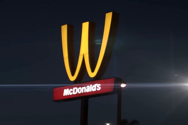 McDonald’s Мартын 8-нд зориулан логогоо өөрчилжээ McDonald’s Мартын 8-нд зориулан логогоо өөрчилжээ
