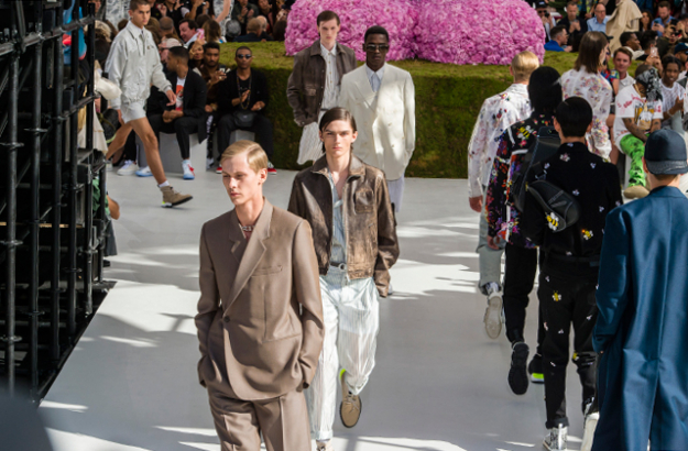 Парисын эрэгтэй загварын долоо хоногийн тойм, I хэсэг: Dior Homme, Alexander McQueen, Thom Browne Парисын эрэгтэй загварын долоо хоногийн тойм, I хэсэг: Dior Homme, Alexander McQueen, Thom Browne