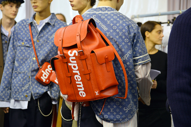Улирлын хамгийн хүсэмжит цуглуулга: Louis Vuitton x Supreme, намар-өвөл 2017 Улирлын хамгийн хүсэмжит цуглуулга: Louis Vuitton x Supreme, намар-өвөл 2017