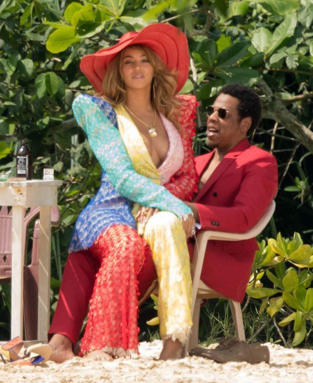 Бейонсе ба Jay-Z нар өөрсдийн хувийн зургуудаас бүрдсэн ном гаргалаа Бейонсе ба Jay-Z нар өөрсдийн хувийн зургуудаас бүрдсэн ном гаргалаа