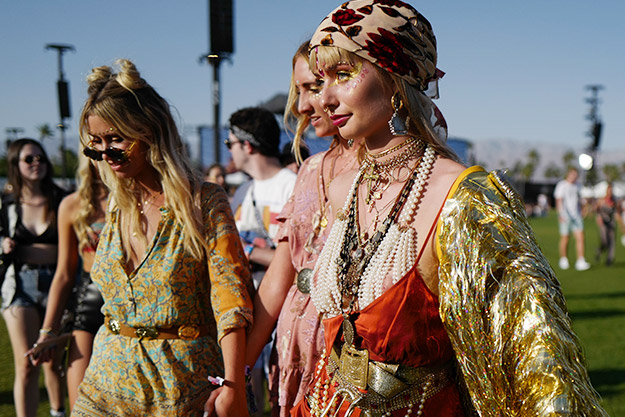 Coachella 2018: Алдартнуудын шилдэг гоо сайхны төрхүүд Coachella 2018: Алдартнуудын шилдэг гоо сайхны төрхүүд