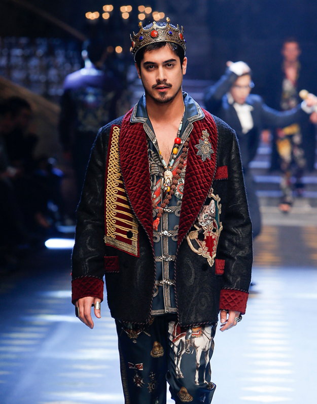 Миланы эрэгтэй загварын долоо хоног: Dolce & Gabbana, намар-өвөл 2017 Миланы эрэгтэй загварын долоо хоног: Dolce & Gabbana, намар-өвөл 2017