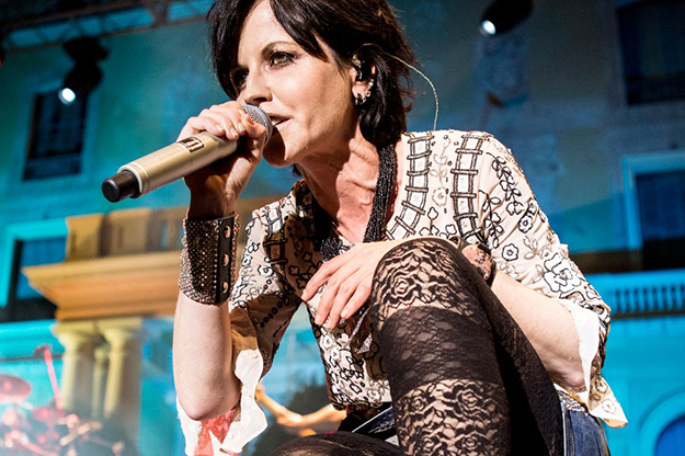 The Cranberries хамтлагийн дуучин таалал төгслөө The Cranberries хамтлагийн дуучин таалал төгслөө