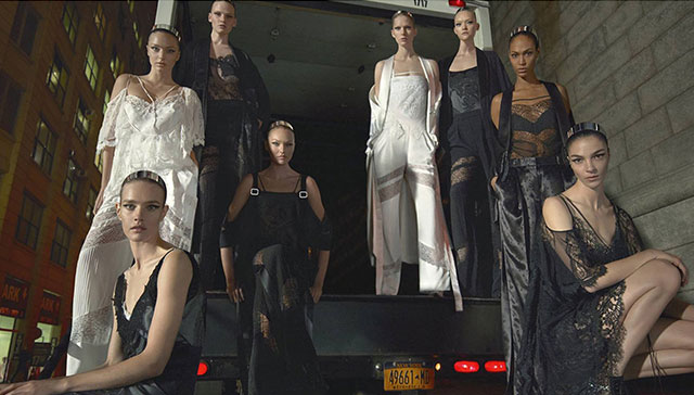 Наталья Водянова ба Миранда Керр нар Givenchy-гийн сурталчилгаанд