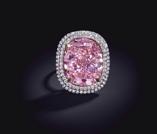 Pink star очир эрдэнийн чулуу 71,2 сая доллароор зарагдаж дэлхийн рекорд тогтоолоо