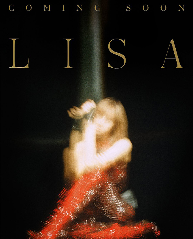 BLACKPINK хамтлагийн гишүүн Lisa-гийн соло уран бүтээлийн постер ил боллоо