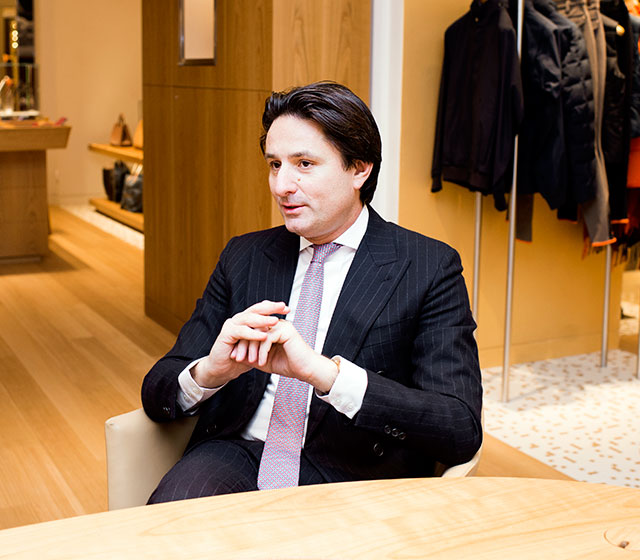 Аксель Дюма: “Hermès-ийн бүтикүүдэд үүсдэг дараалалд хүлцэл өчье”