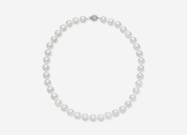 Macy's<p><a id=\"\" style=\"\" class=\"brandNameLink\" target=\"_blank\" href=\"https://www.macys.com/shop/product/cultured-white-south-sea-pearl-8mm-12mm-graduated-collar-necklace?ID=4470400\">Macy's</a></p>