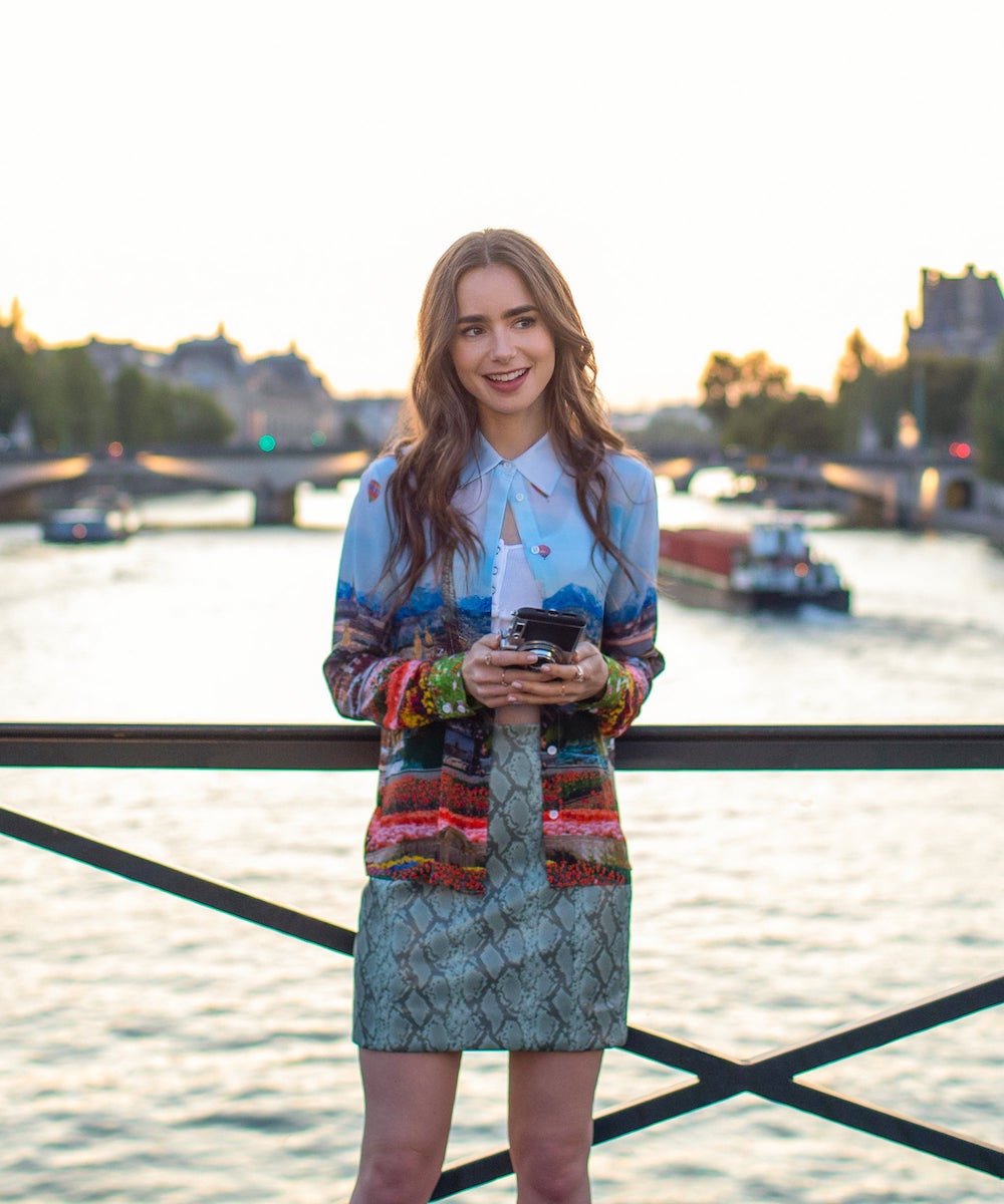 Netflix-ийн шинэхэн цуврал “Emily in Paris” дээрх шилдэг төрхүүд (фото 7)