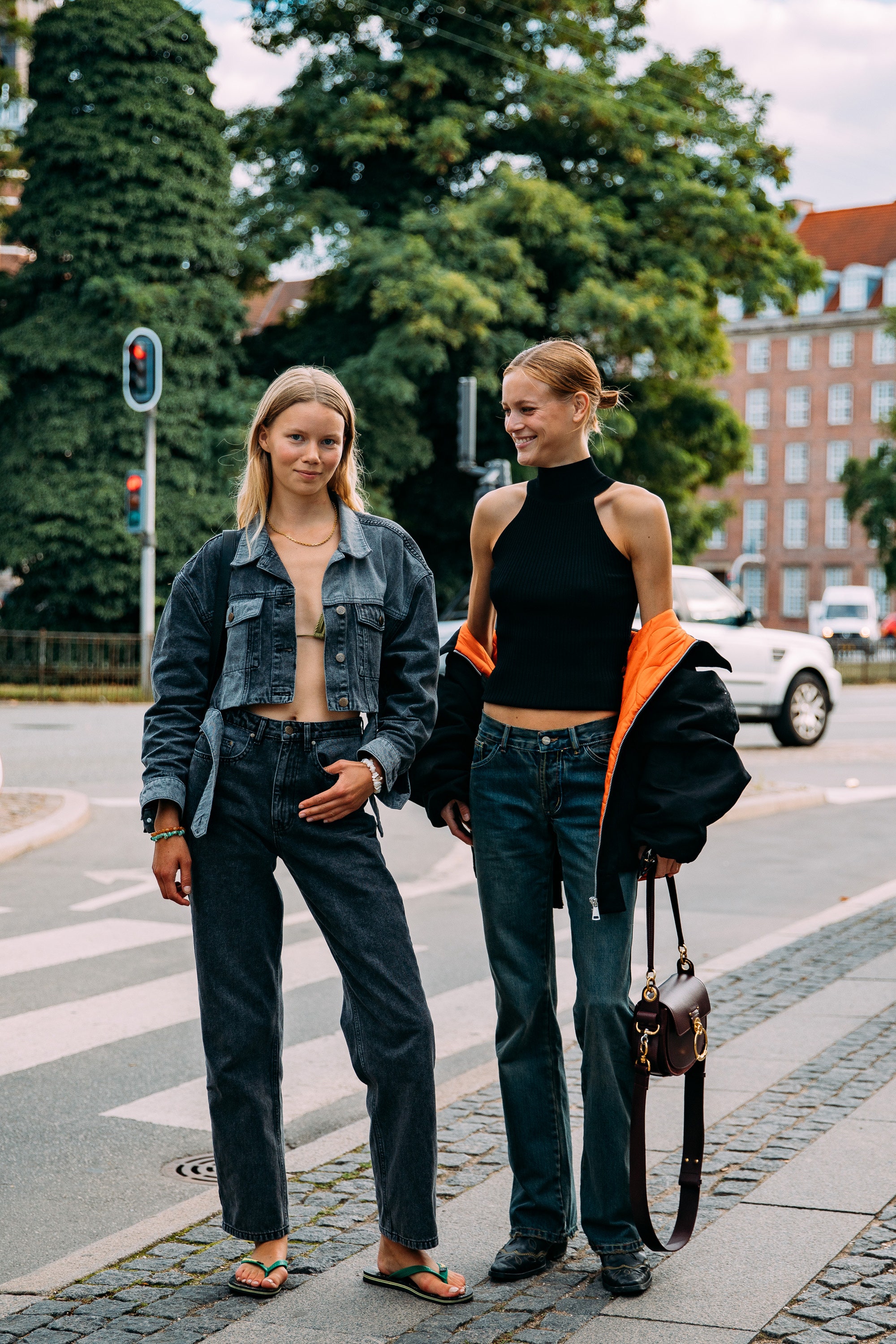 Street style дуран: Копенхагены загварын долоо хоног, хавар-зун 2022 (фото 28)