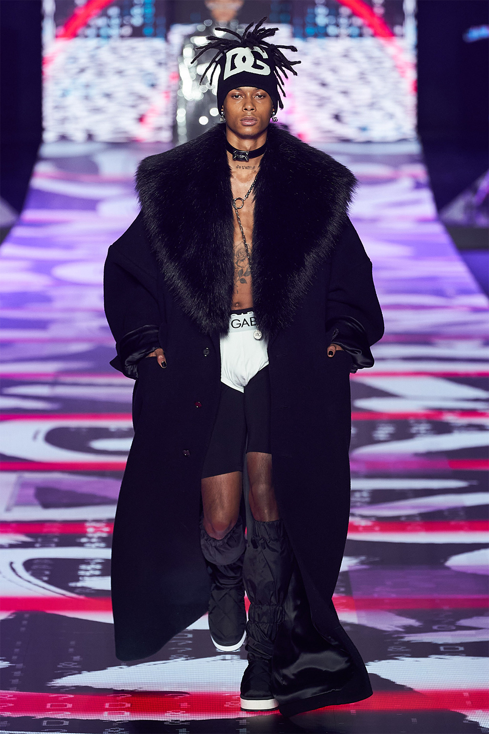 Гламур болон рок хэв маяг нэг дор: Dolce & Gabbana брэндийн намар-өвөл 2022 цуглуулга (фото 8)