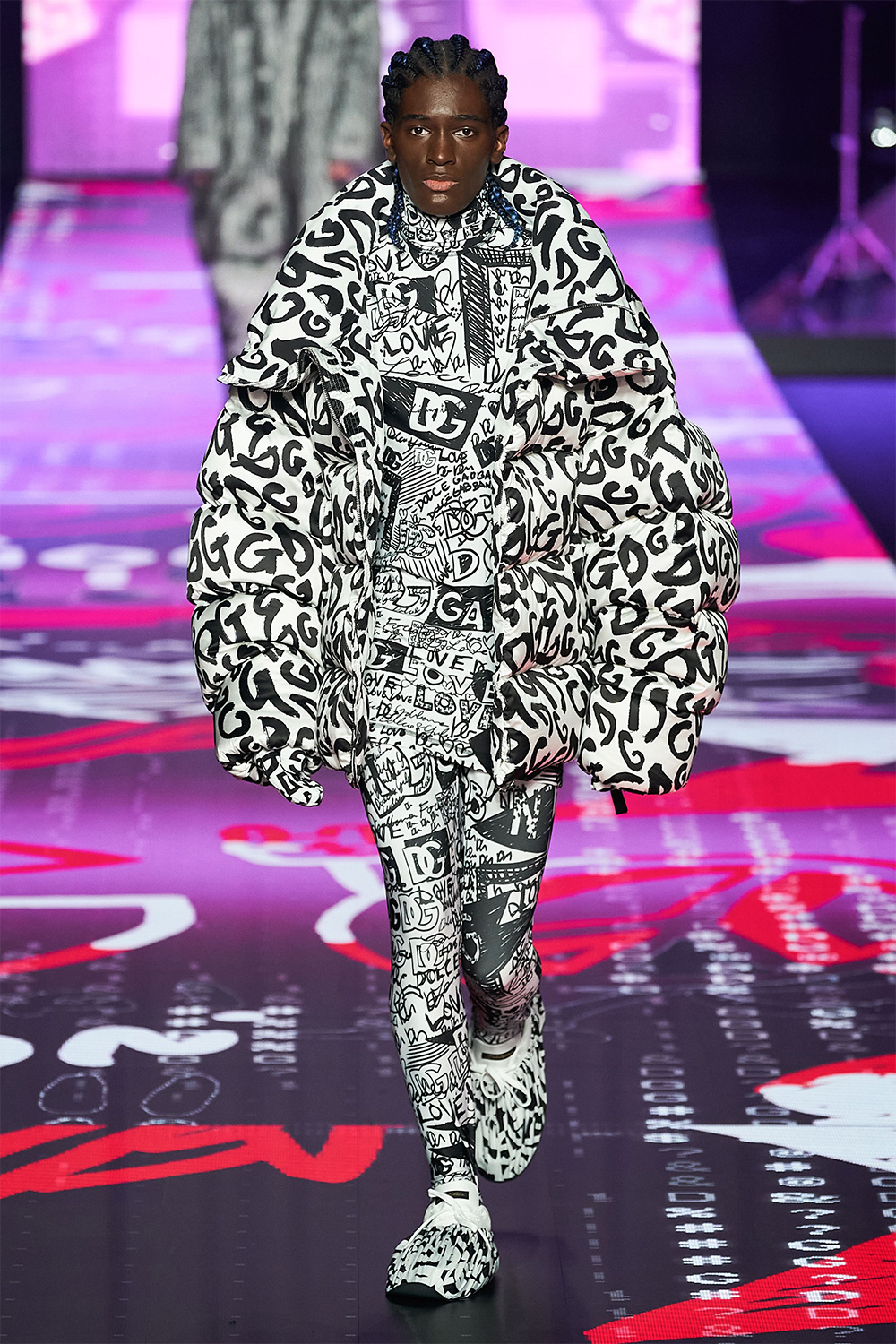 Гламур болон рок хэв маяг нэг дор: Dolce & Gabbana брэндийн намар-өвөл 2022 цуглуулга (фото 20)