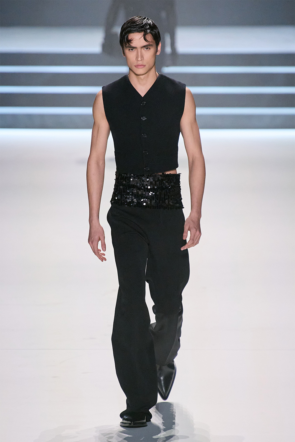 Эрчүүд корсет өмсөж болно: Dolce & Gabbana намар-өвөл 2023 цуглуулга (фото 8)
