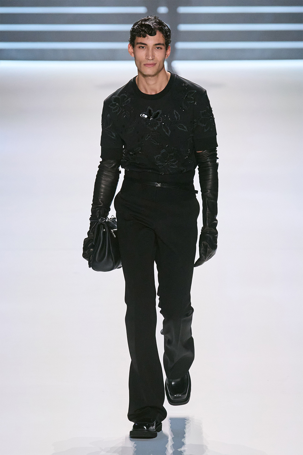 Эрчүүд корсет өмсөж болно: Dolce & Gabbana намар-өвөл 2023 цуглуулга (фото 9)